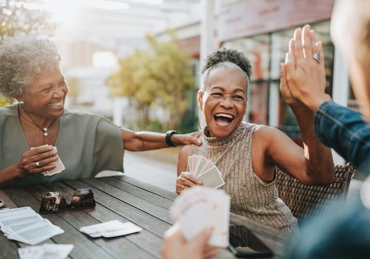 senior-womn-playing-cards